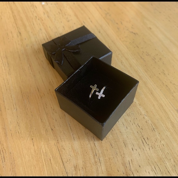 Sterling silver adjustable cross ring - Picture 3 of 3